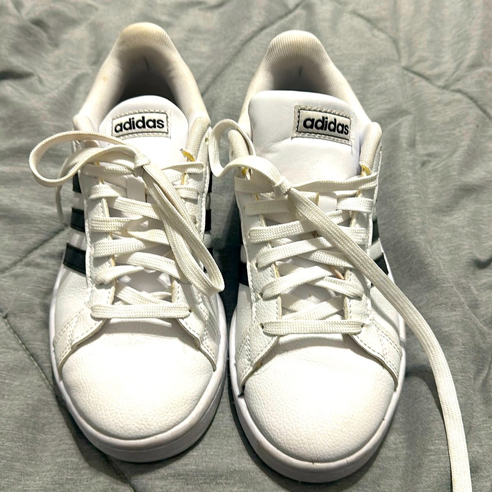 Adidas women sneakers! Good condition